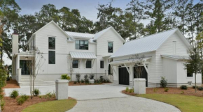 Waterfront 5 Bedroom Moreland Village Home 5511